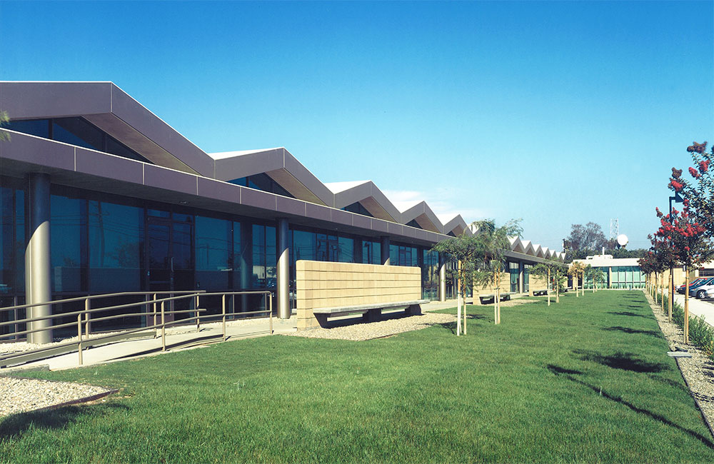 Image 2. Exterior side view of clinic.